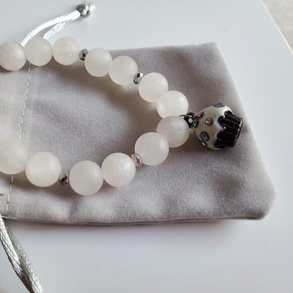 Natural White Quartz Stone Beaded Stretch Gemstone Bracelet w/Cupcake Charm NEW - Picture 9 of 14